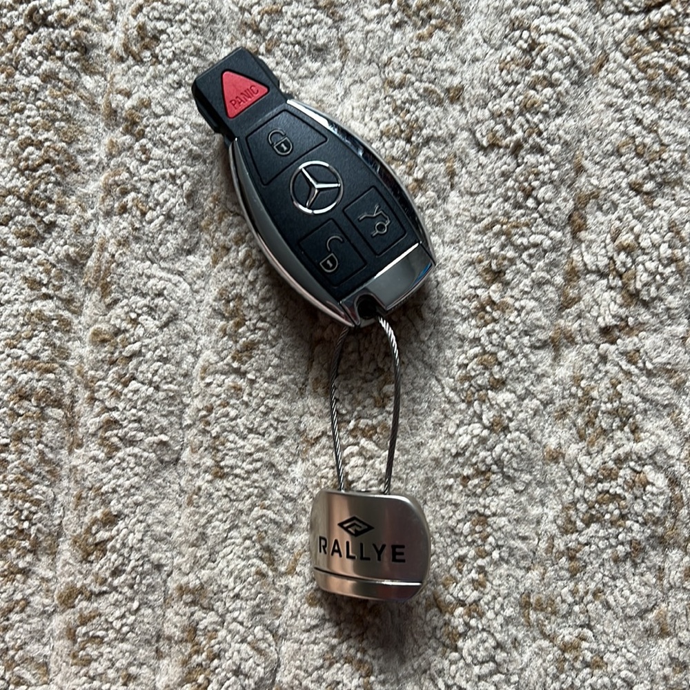 Mercedes Benz Key Fob - Picture 2 of 3